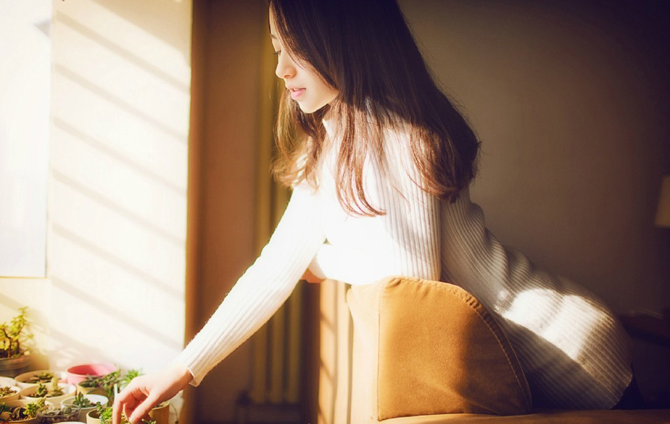假话如同台词，常常是背熟了再说；真话如同咳嗽，多数是在压抑不住的时候喷涌而出。